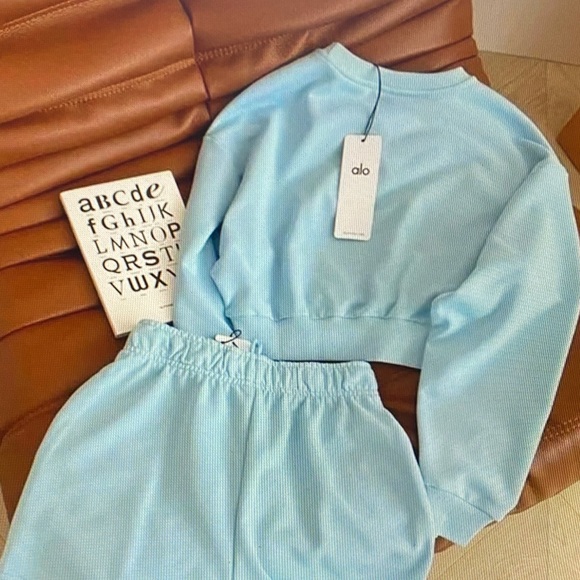 ALO Yoga Light Blue Pajama Set - Picture 2 of 5